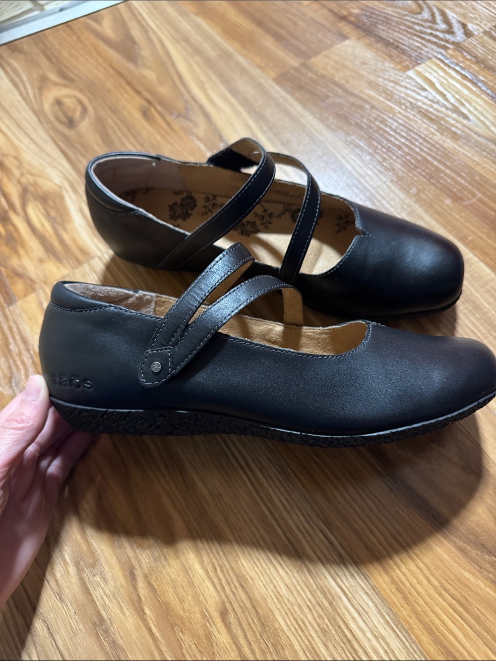Taos Banter Leather Mary Jane’s Size 8 new w/o box